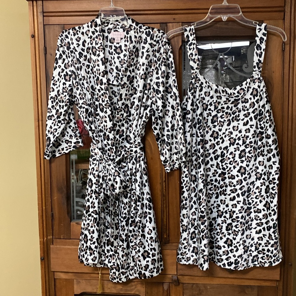 Cabernet short gown and robe.